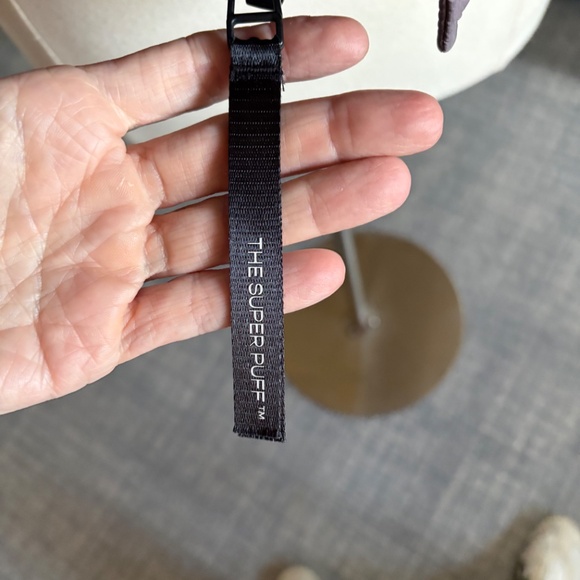 Aritzia Super Puff Shorty - SMALL - Picture 3 of 10